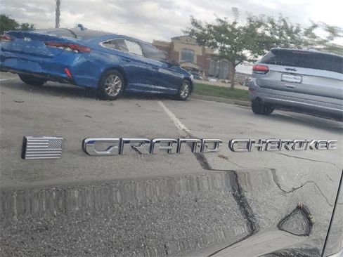 Certified 2023 Jeep Grand Cherokee L Laredo image 6