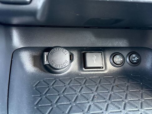 Used 2022 Toyota RAV4 XLE w/ Convenience Package image 22