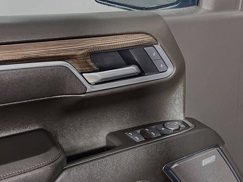 Used 2025 Chevrolet Silverado 1500 LT Trail Boss w/ Convenience Package II image 16