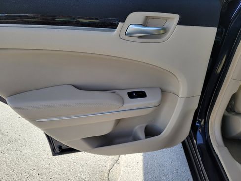 Used 2012 Chrysler 300 Limited image 14