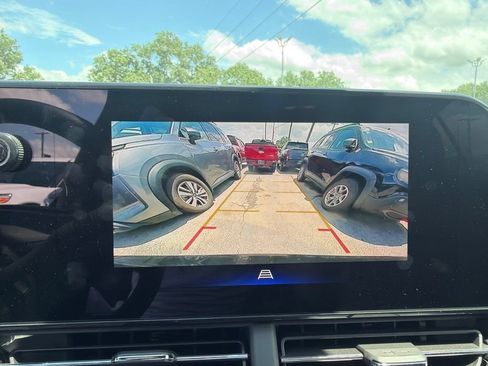 Used 2026 Chevrolet Trax RS w/ Sunroof Package FWD image 17