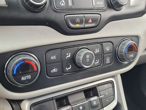 Used 2022 GMC Terrain SLT image 22