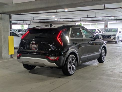 Used 2025 Kia Niro EX image 5