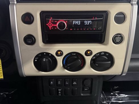 Used 2010 Toyota FJ Cruiser 4WD image 24