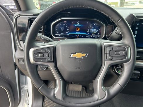 Used 2025 Chevrolet Silverado 2500 LT w/ Convenience Package AWD/4WD image 16