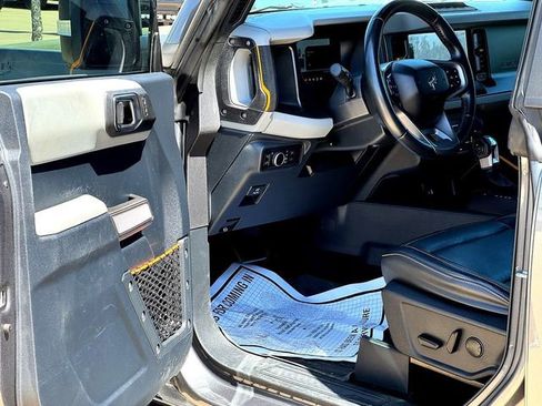 Used 2022 Ford Bronco Badlands image 8