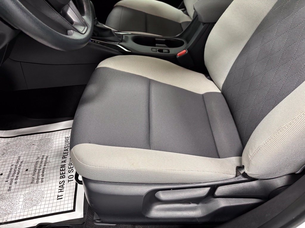 Used 2025 Toyota Corolla LE FWD image 13