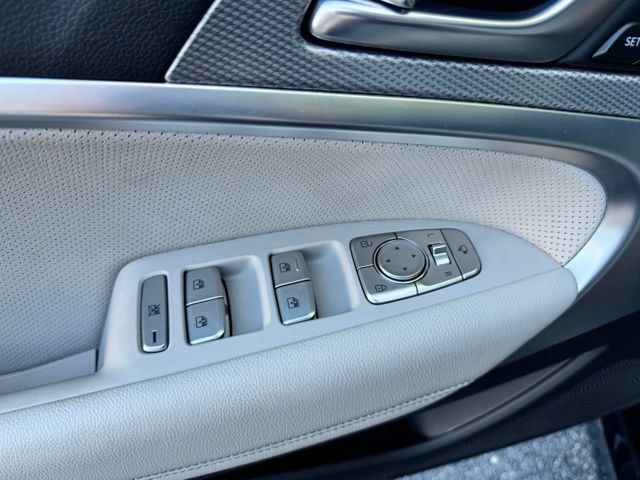 Used 2022 Genesis G70 2.0T w/ Prestige Package AWD/4WD image 19
