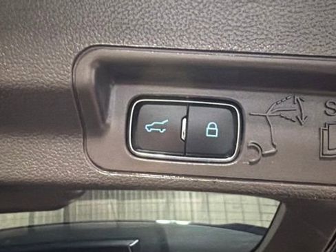 Used 2020 Ford Explorer Platinum w/ Premium Technology Package AWD/4WD image 24