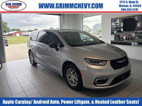 Used 2026 Chrysler Pacifica Select FWD image 1