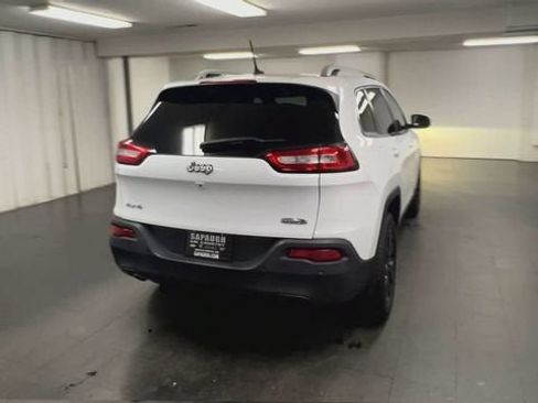 Used 2018 Jeep Cherokee Latitude w/ Safety Group AWD/4WD image 8