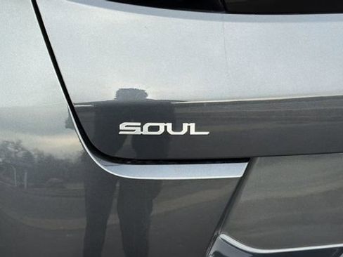 Used 2025 Kia Soul LX w/ LX Technology Package image 12
