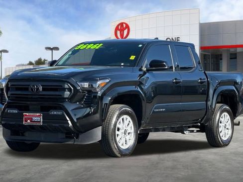 Used 2025 Toyota Tacoma SR5 image 9