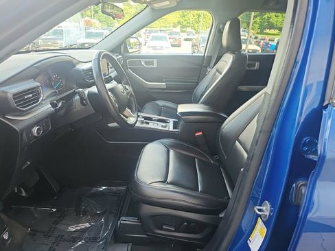 Used 2022 Ford Explorer XLT w/ Equipment Group 202A AWD/4WD image 9