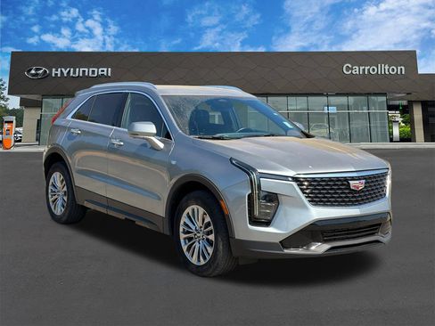 Used 2025 Cadillac XT4 Premium Luxury FWD image 3