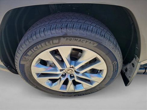 Used 2025 Toyota RAV4 XLE Premium image 9
