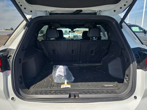 Used 2024 Chevrolet Equinox RS w/ RS Leather Package AWD/4WD image 13