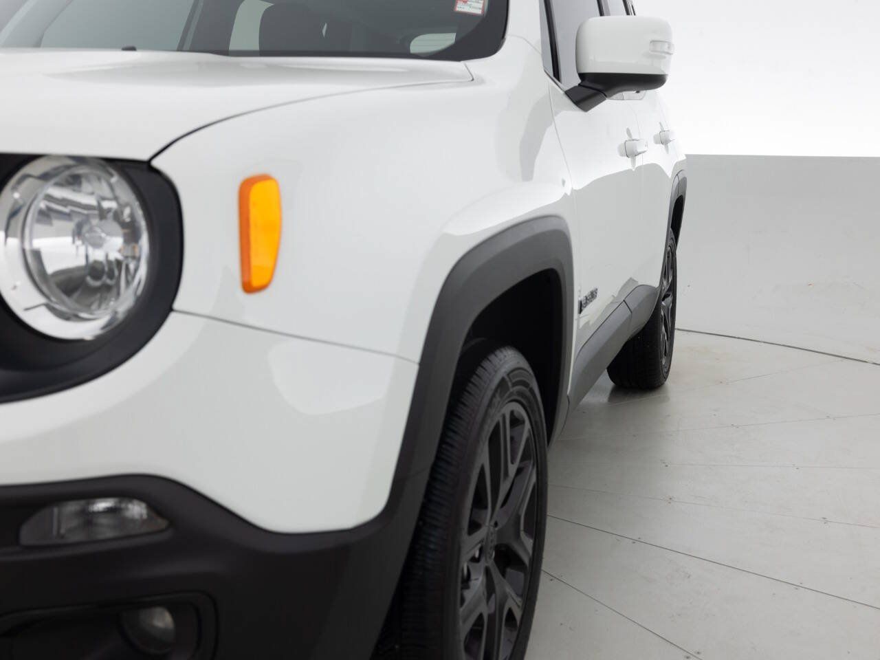 Used 2018 Jeep Renegade Altitude w/ UConnect 8.4 Nav Group AWD/4WD image 12