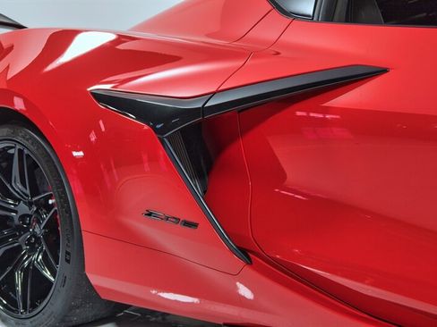 Used 2023 Chevrolet Corvette Z06 w/ Z07 Performance Package RWD image 34