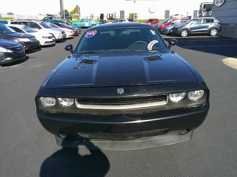 Used 2010 Dodge Challenger SE image 4