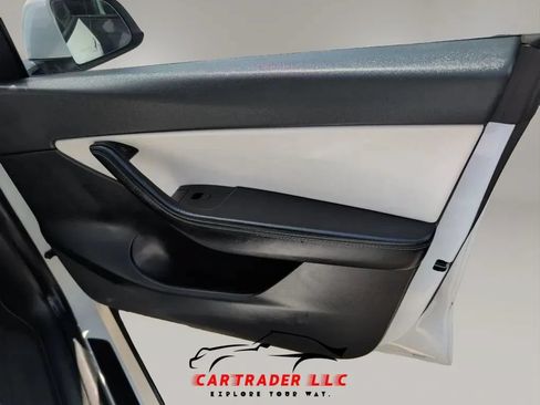 Used 2022 Tesla Model Y Long Range AWD/4WD image 18