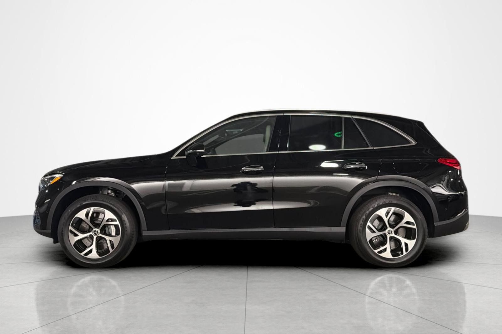 New 2026 Mercedes-Benz GLC 350e 4MATIC image 2