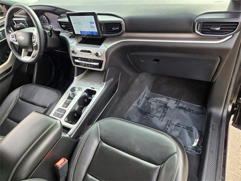 Used 2022 Ford Explorer XLT w/ Equipment Group 202A image 22