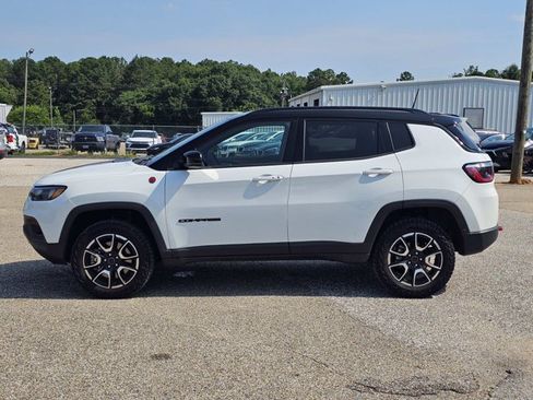 Used 2025 Jeep Compass Trailhawk AWD/4WD image 14