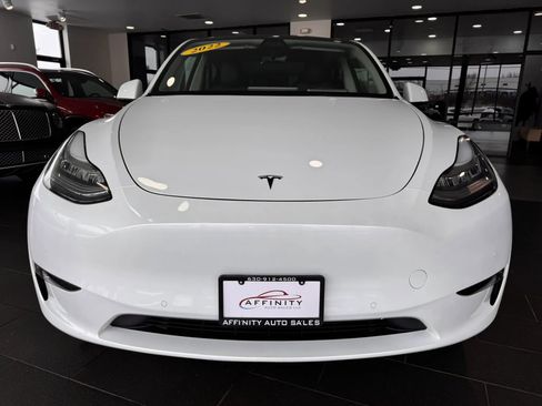 Used 2022 Tesla Model Y Long Range image 8