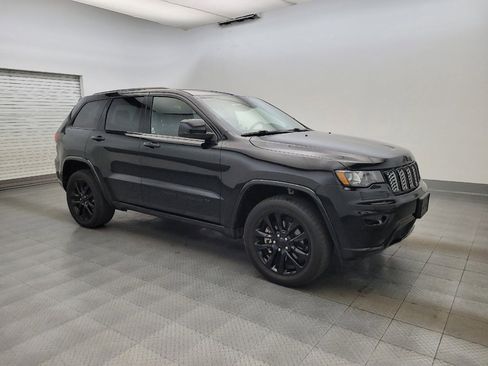 Used 2022 Jeep Grand Cherokee Laredo X AWD/4WD image 11