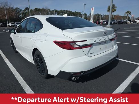 Used 2025 Toyota Camry SE image 6