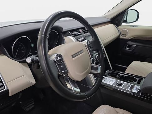 Used 2017 Land Rover Discovery HSE image 16