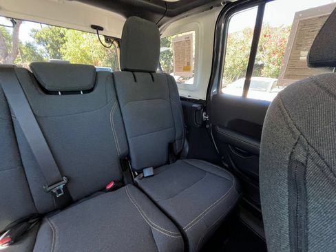 Used 2025 Jeep Wrangler Unlimited Sahara AWD/4WD image 37
