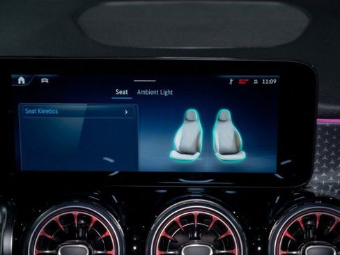 Used 2026 Mercedes-Benz GLB 250 image 16