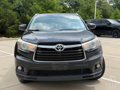 Used 2015 Toyota Highlander XLE FWD image 2