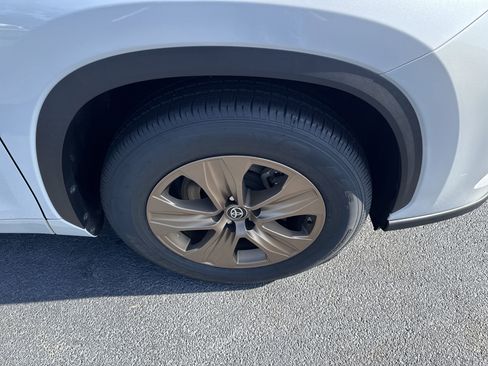 Used 2023 Toyota Highlander Bronze Edition image 10