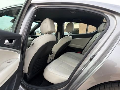 Used 2025 Genesis G70 2.5T image 22