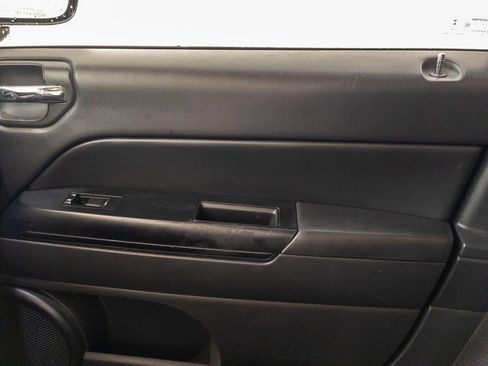 Used 2014 Jeep Compass Sport w/ Power Value Group image 30