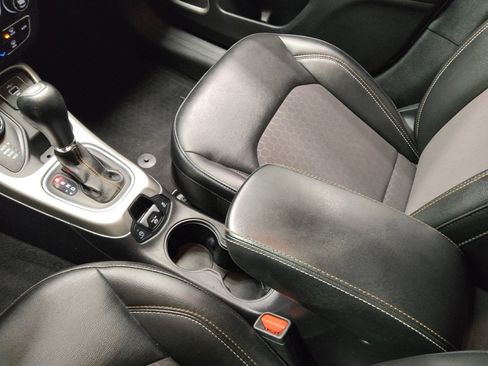 Used 2019 Jeep Compass Latitude w/ Cold Weather Group image 26