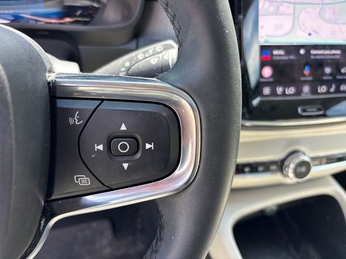 Used 2023 Volvo XC40 B5 Plus w/ Driver Assist Package AWD/4WD image 17