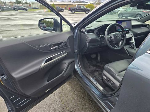 Used 2023 Toyota Venza XLE image 20