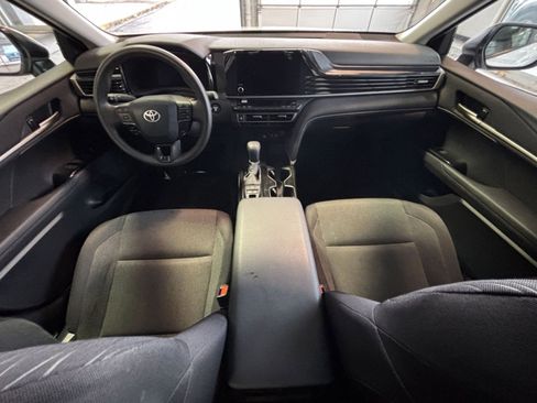 Used 2025 Toyota Camry LE image 32