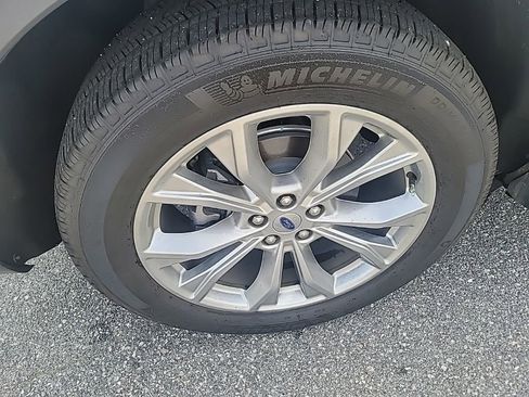 Used 2024 Ford Explorer XLT w/ Equipment Group 202A RWD image 7