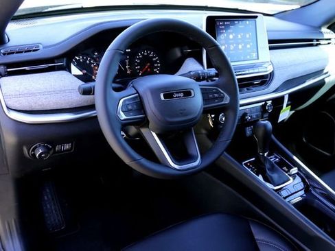 New 2026 Jeep Compass Latitude image 8