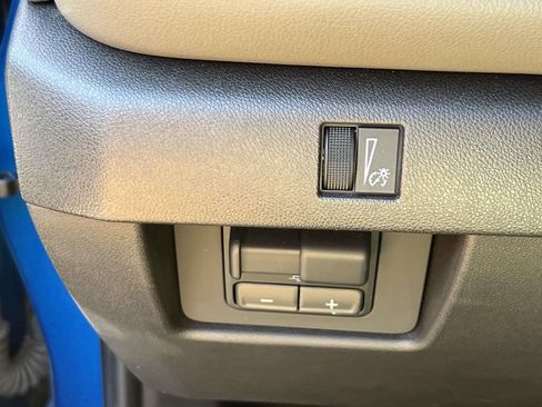 Used 2023 Chevrolet Colorado ZR2 w/ ZR2 Convenience Package III AWD/4WD image 21
