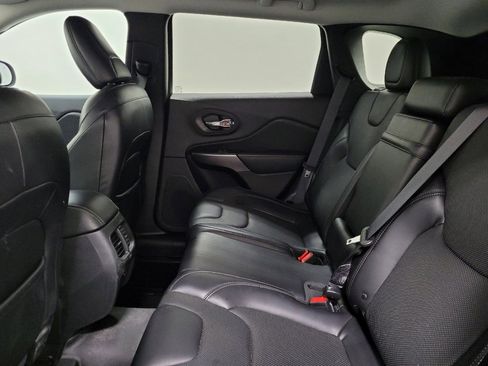 Used 2019 Jeep Cherokee Limited AWD/4WD image 18