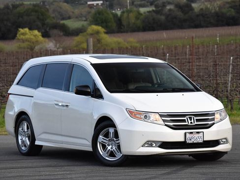Used 2012 Honda Odyssey Touring image 1