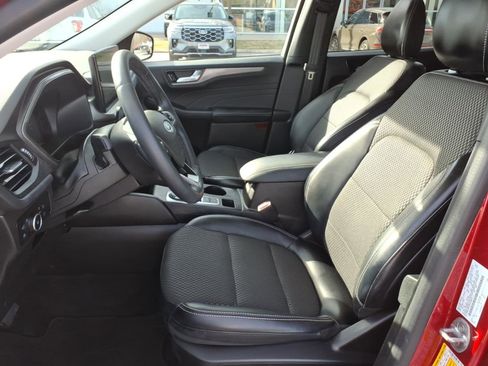 Used 2024 Ford Escape SE image 11