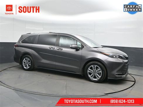 Used 2024 Toyota Sienna Platinum image 4
