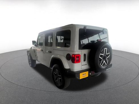 Used 2025 Jeep Wrangler Unlimited Sahara AWD/4WD image 10